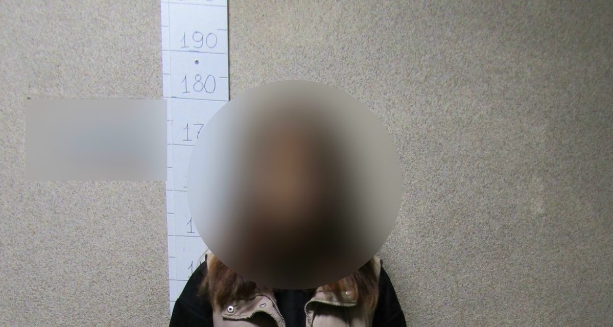 Сотрудница магазина месяц оформляла возвраты по чекам без акцизных марок и забрала 17 230 рублей