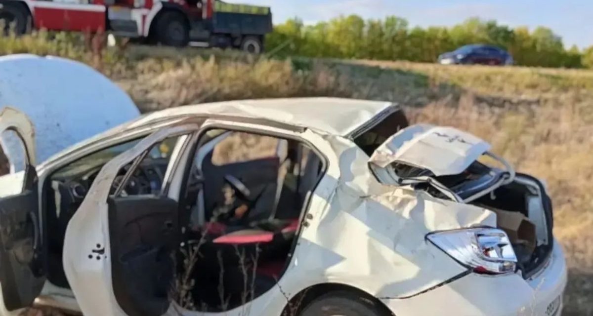 В ДТП под Оренбургом погибла женщина, мужчину деблокировали спасатели