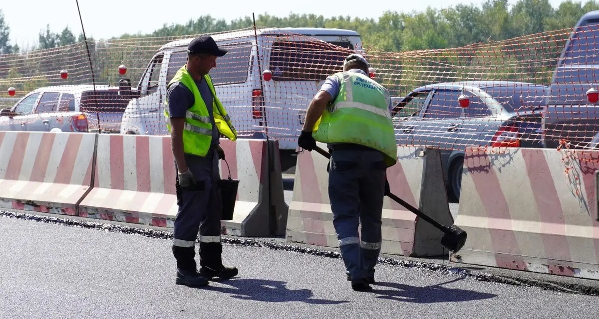 На мосту через Урал в Оренбурге уложили финальный слой асфальта
